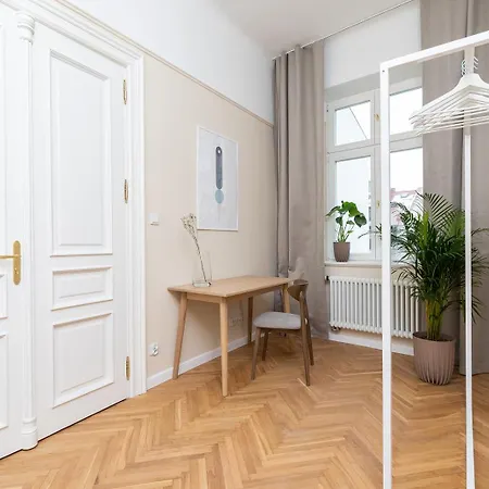 Dusty Beige 2Br Ap For 6 - Near Kazimierz